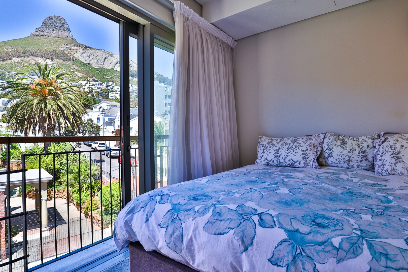 1 Bedroom Property for Sale in Sea Point Western Cape